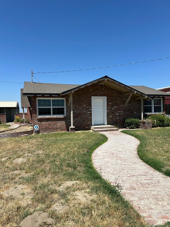 Image 1 of property listing at 8529 S Chestnut Avenue, Fresno, CA 93725