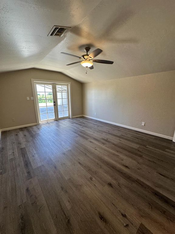 Image 11 of property listing at 8529 S Chestnut Avenue, Fresno, CA 93725