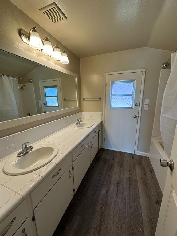 Image 14 of property listing at 8529 S Chestnut Avenue, Fresno, CA 93725