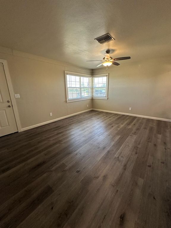 Image 2 of property listing at 8529 S Chestnut Avenue, Fresno, CA 93725