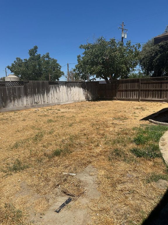 Image 23 of property listing at 8529 S Chestnut Avenue, Fresno, CA 93725