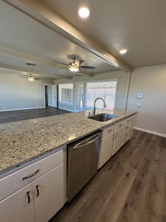Image 5 of property listing at 8529 S Chestnut Avenue, Fresno, CA 93725