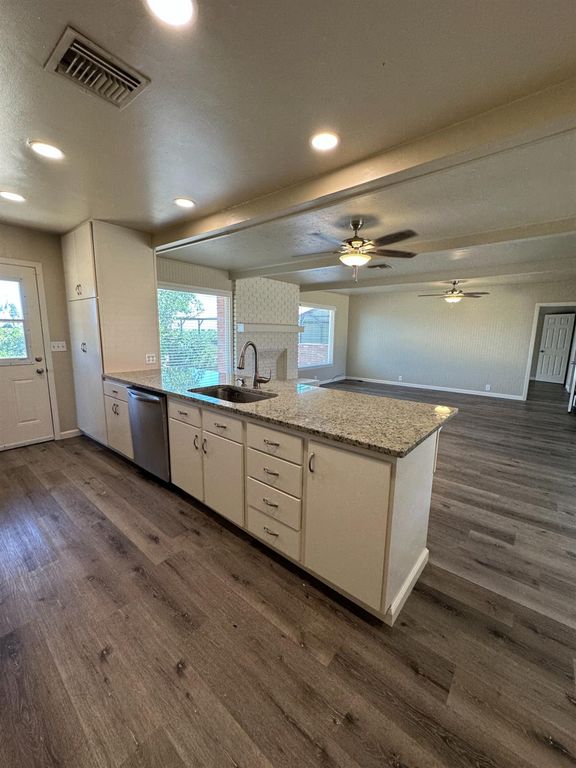 Image 7 of property listing at 8529 S Chestnut Avenue, Fresno, CA 93725