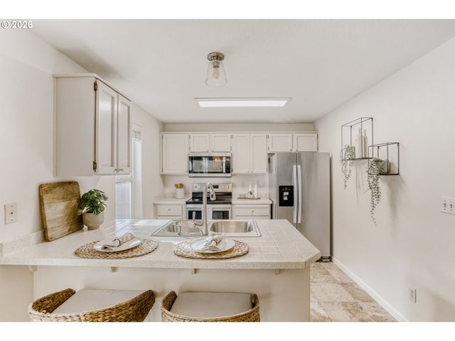 17888 Sw ROBERT Ln, Beaverton, OR 97078