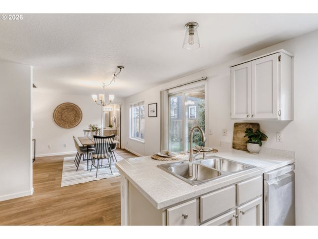 17888 Sw ROBERT Ln, Beaverton, OR 97078