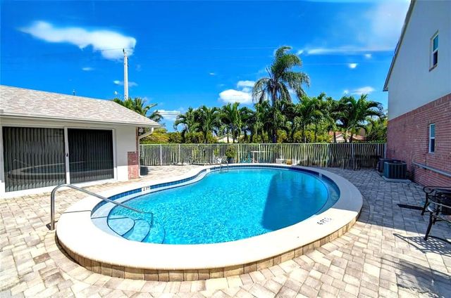 2033 S SEACREST Boulevard D, Boynton Beach, FL 33435