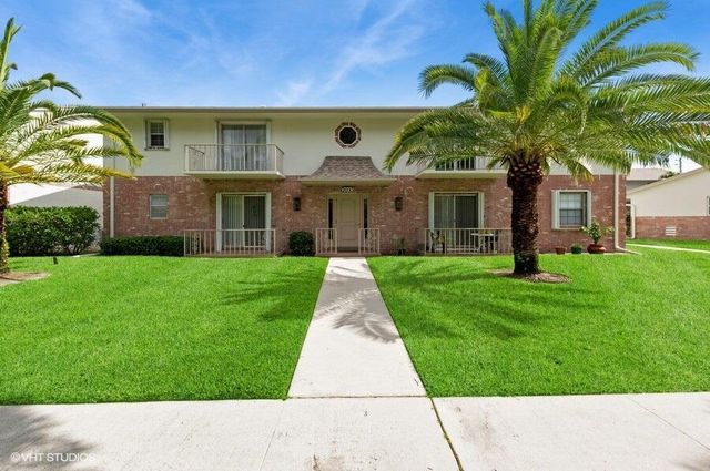 2033 S SEACREST Boulevard D, Boynton Beach, FL 33435