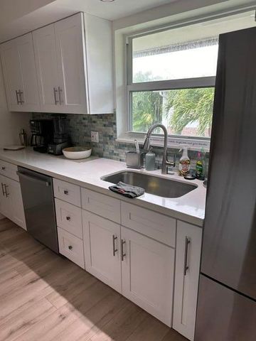 2033 S SEACREST Boulevard D, Boynton Beach, FL 33435