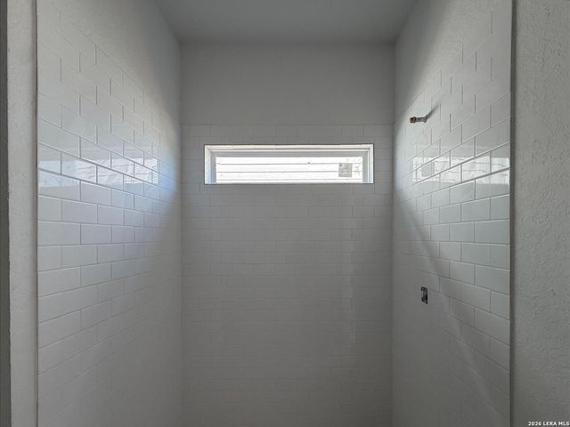 314 Brood Dr, Adkins, TX 78101