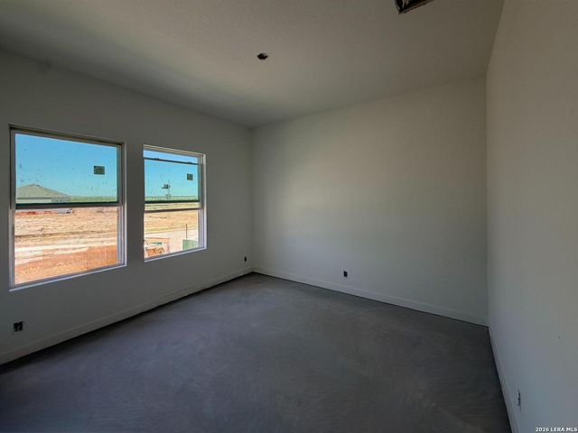 314 Brood Dr, Adkins, TX 78101