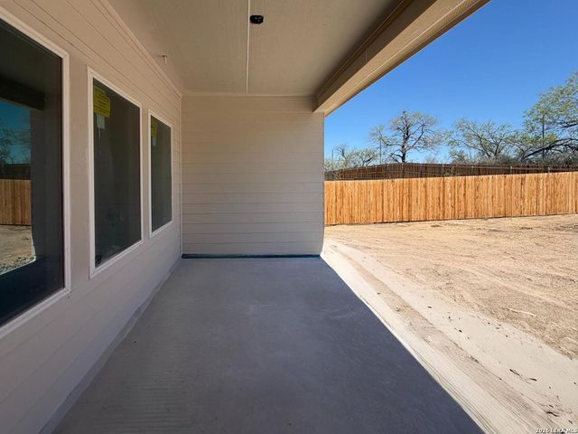 314 Brood Dr, Adkins, TX 78101