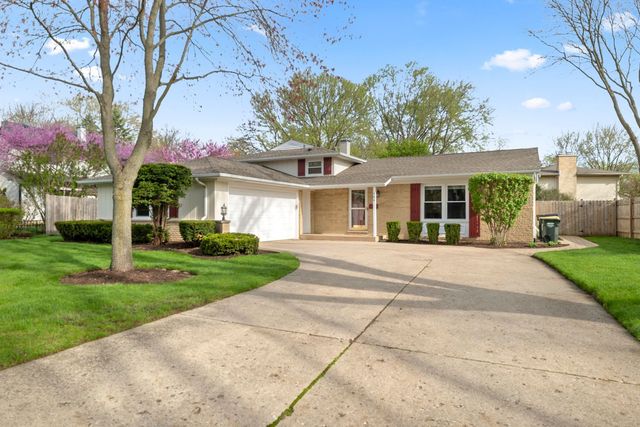 706 E Golf Road, Libertyville, IL 60048