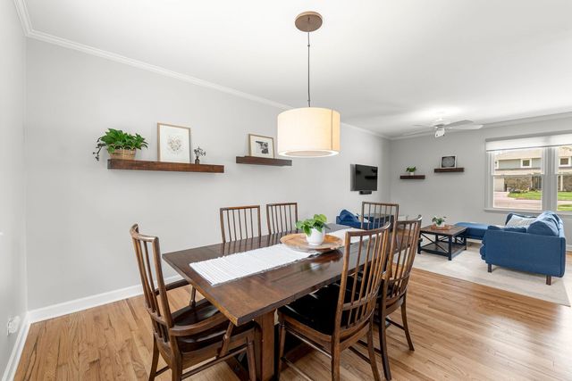 706 E Golf Road, Libertyville, IL 60048