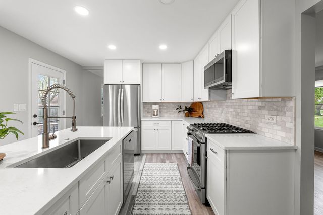 706 E Golf Road, Libertyville, IL 60048