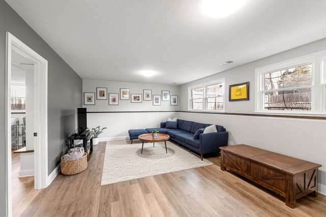 706 E Golf Road, Libertyville, IL 60048