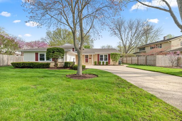 706 E Golf Road, Libertyville, IL 60048