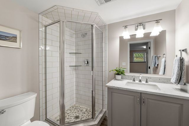 706 E Golf Road, Libertyville, IL 60048
