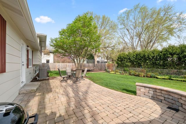 706 E Golf Road, Libertyville, IL 60048