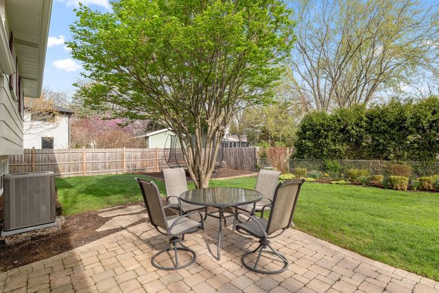 706 E Golf Road, Libertyville, IL 60048