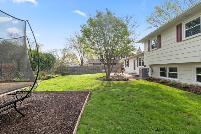 706 E Golf Road, Libertyville, IL 60048