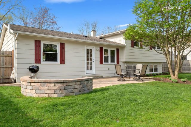 706 E Golf Road, Libertyville, IL 60048