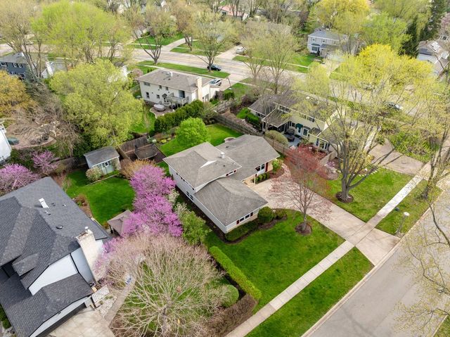 706 E Golf Road, Libertyville, IL 60048