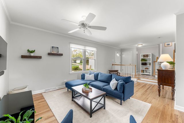706 E Golf Road, Libertyville, IL 60048