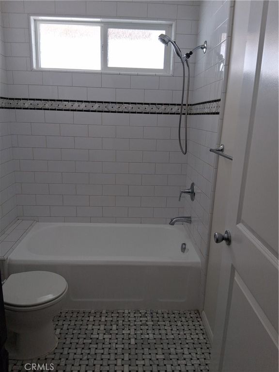 Image 12 of property listing at 131 S Virginia Avenue, Burbank, CA 91506