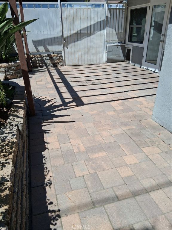 Image 17 of property listing at 131 S Virginia Avenue, Burbank, CA 91506