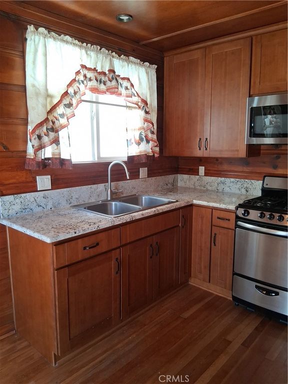 Image 27 of property listing at 131 S Virginia Avenue, Burbank, CA 91506