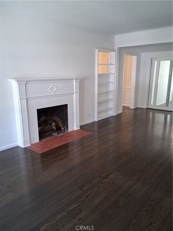 Image 3 of property listing at 131 S Virginia Avenue, Burbank, CA 91506