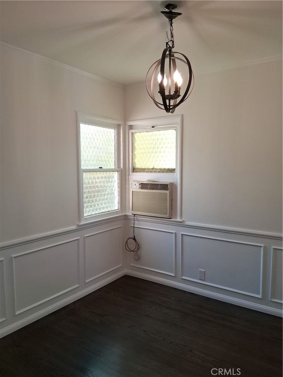 Image 4 of property listing at 131 S Virginia Avenue, Burbank, CA 91506