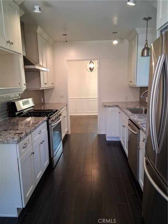 Image 5 of property listing at 131 S Virginia Avenue, Burbank, CA 91506