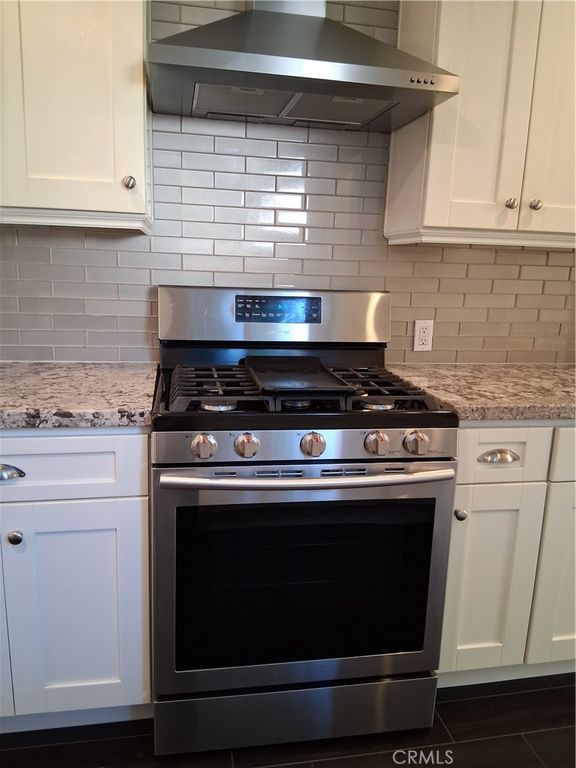 Image 8 of property listing at 131 S Virginia Avenue, Burbank, CA 91506