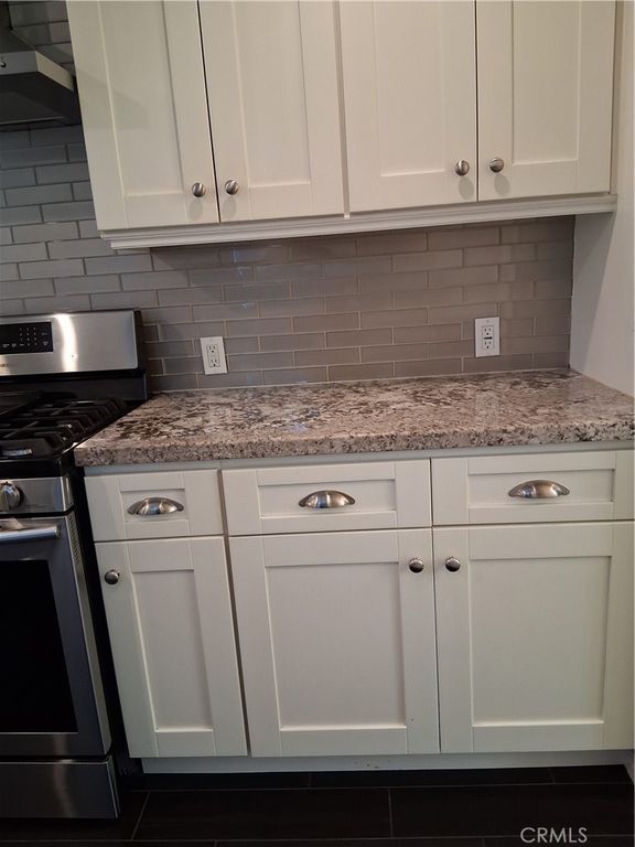 Image 9 of property listing at 131 S Virginia Avenue, Burbank, CA 91506