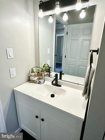 894 SOMERDALE RD, Blackwood, NJ 08012