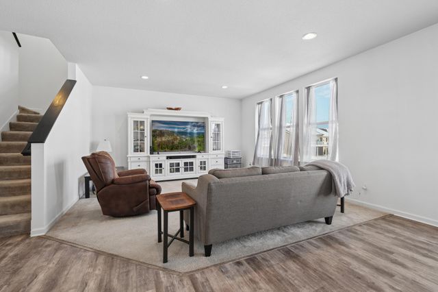 5515 Annapolis Lane N, Plymouth, MN 55446