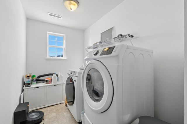 5515 Annapolis Lane N, Plymouth, MN 55446