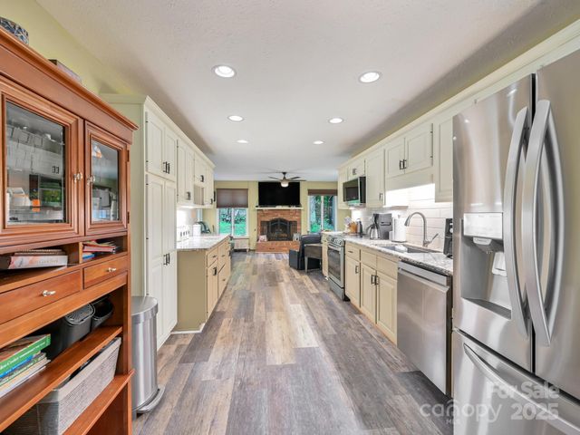 3221 Debbie Drive, Hendersonville, NC 28791