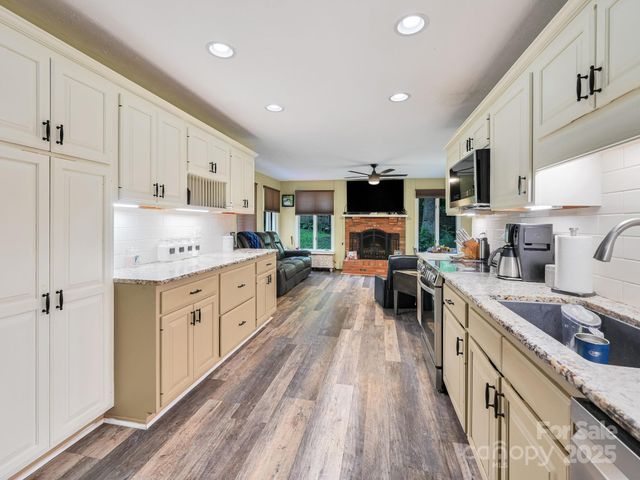 3221 Debbie Drive, Hendersonville, NC 28791