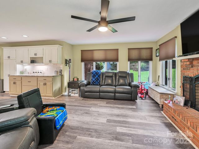3221 Debbie Drive, Hendersonville, NC 28791