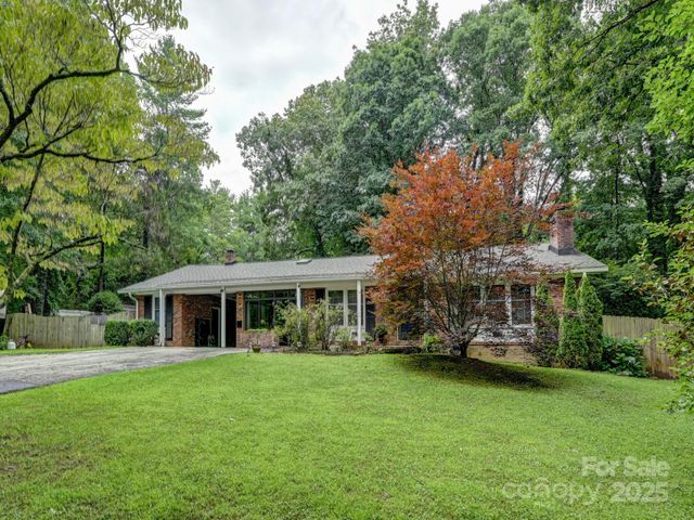 3221 Debbie Drive, Hendersonville, NC 28791