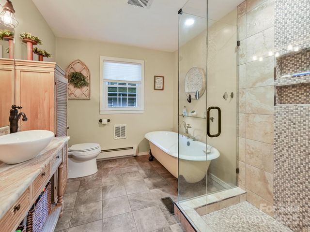 3221 Debbie Drive, Hendersonville, NC 28791