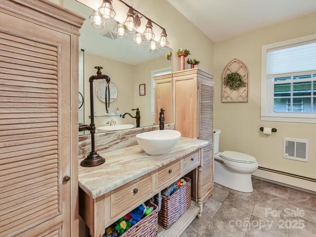 3221 Debbie Drive, Hendersonville, NC 28791