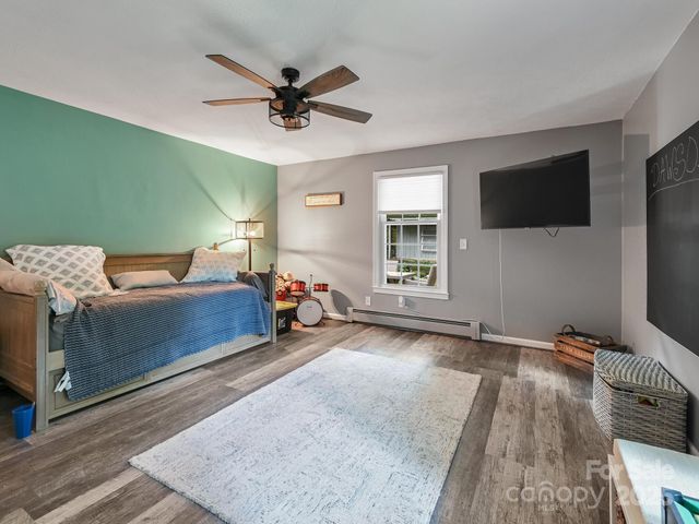 3221 Debbie Drive, Hendersonville, NC 28791