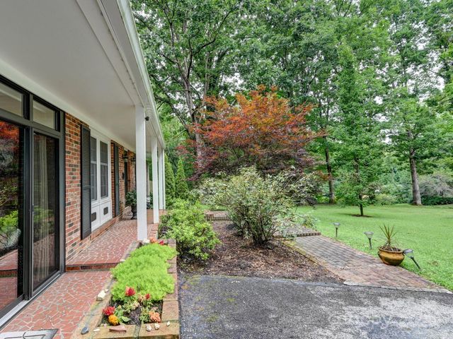 3221 Debbie Drive, Hendersonville, NC 28791