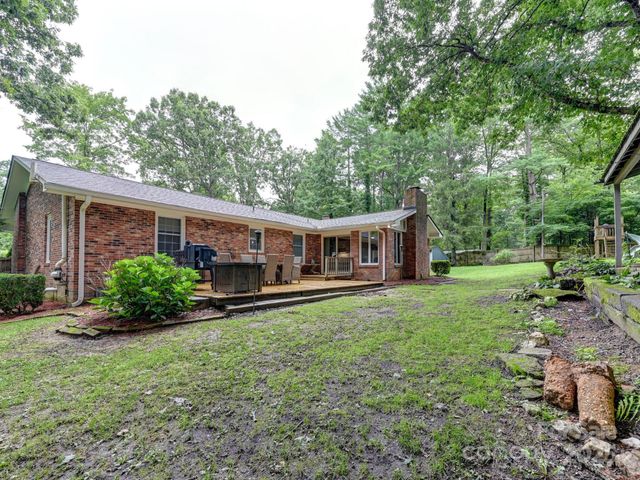 3221 Debbie Drive, Hendersonville, NC 28791