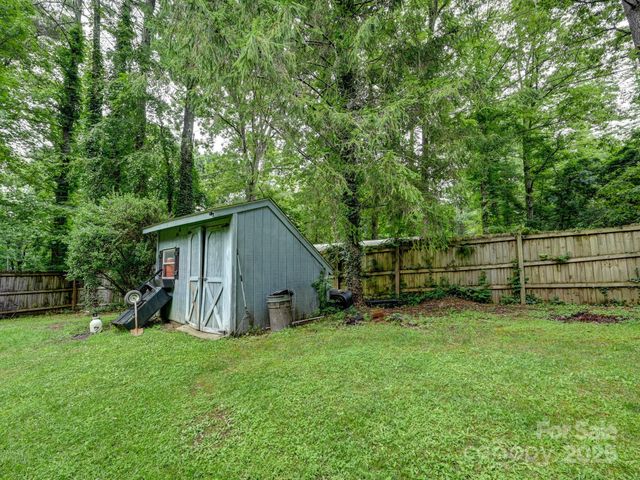 3221 Debbie Drive, Hendersonville, NC 28791