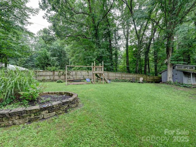 3221 Debbie Drive, Hendersonville, NC 28791