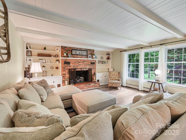 3221 Debbie Drive, Hendersonville, NC 28791
